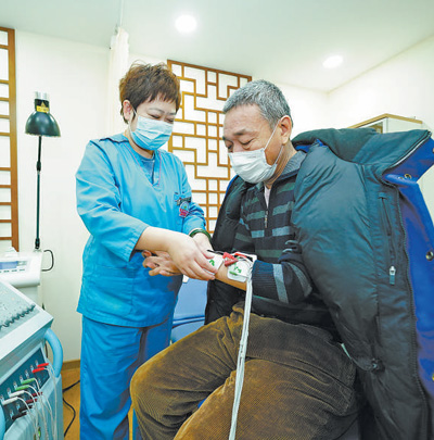 社区养老驿站提供暖心服务（体验·新时代·追梦人·“急难愁盼这样解决”）