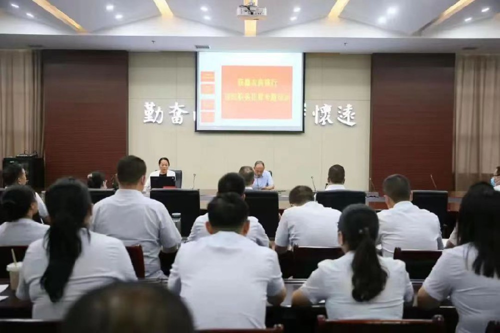 获嘉县司法局应邀到农商银行开展法律培训