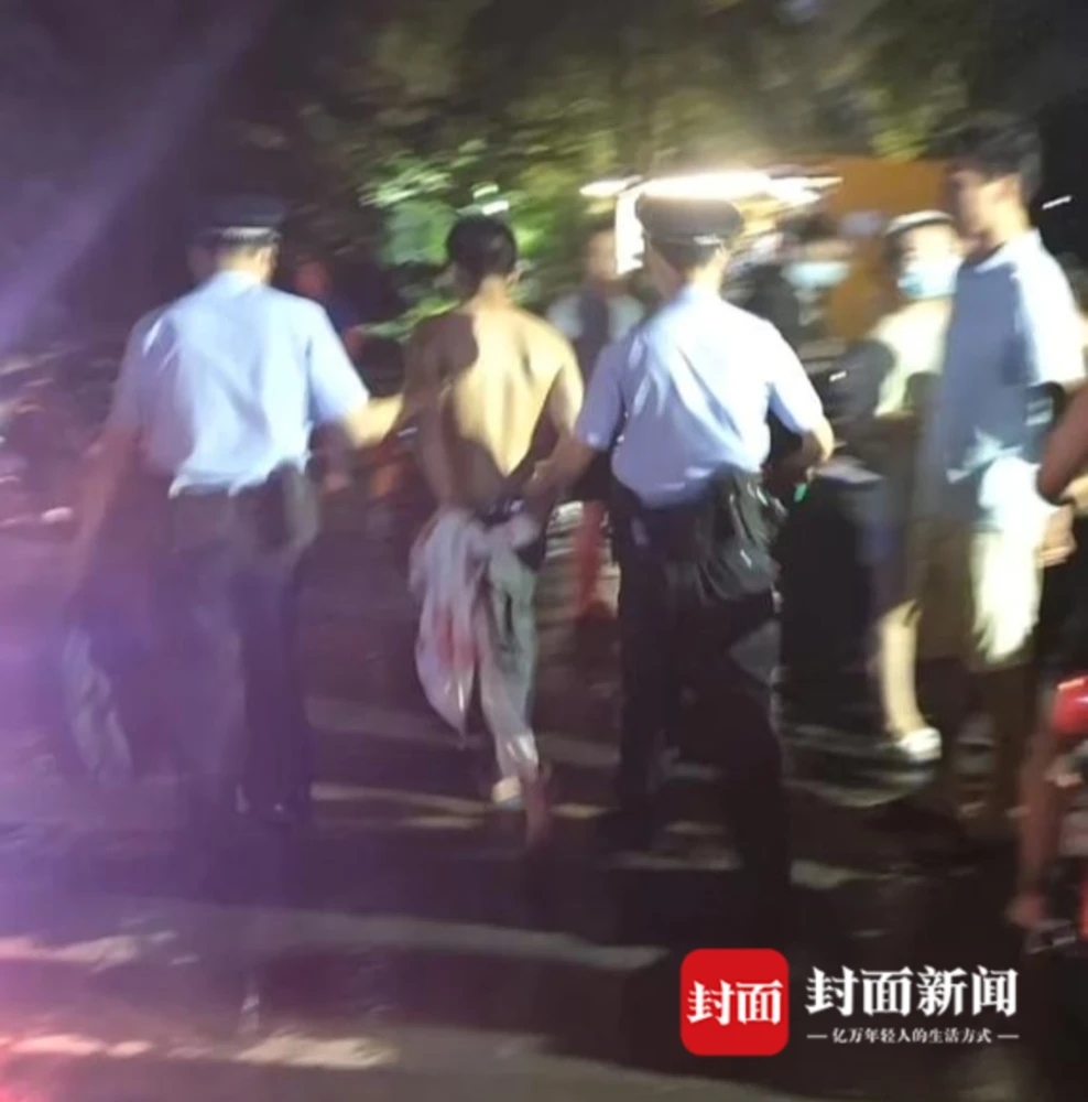 女子遭入室抢劫身中十多刀装死逃生 官方：嫌犯已移交检察院