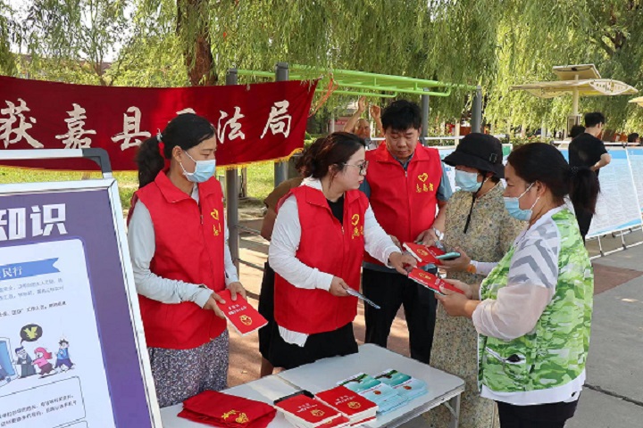 获嘉县司法局开展防范和打击非法集资宣传活动